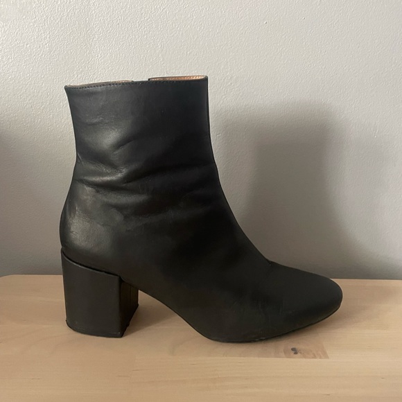 L’Intervalle - Heeled Booties - Black - Picture 2 of 5